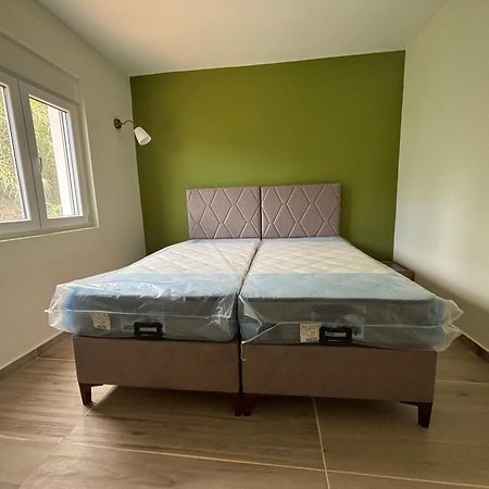 Vuko I Magdalena Midzor Apartamento Petrovac Exterior foto