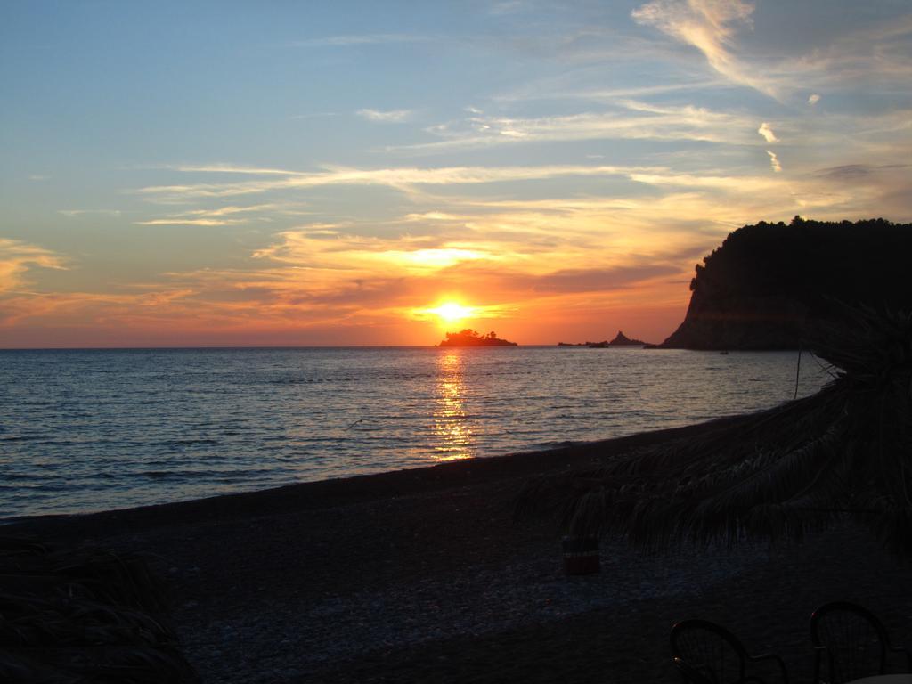 Vuko I Magdalena Midzor Apartamento Petrovac Exterior foto
