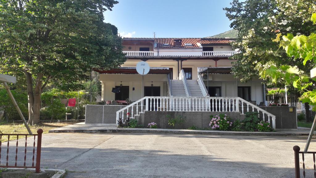 Vuko I Magdalena Midzor Apartamento Petrovac Exterior foto