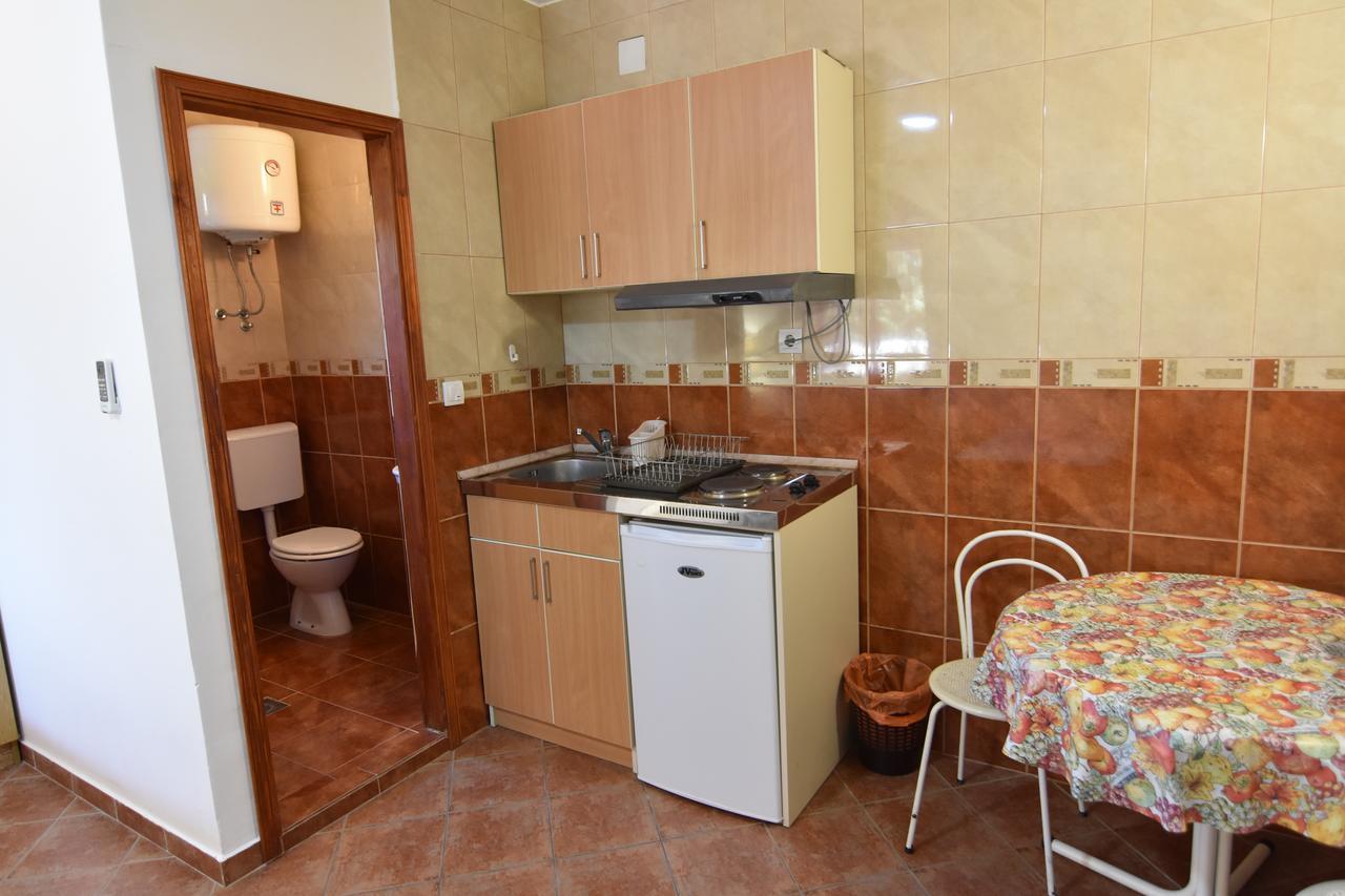 Vuko I Magdalena Midzor Apartamento Petrovac Exterior foto